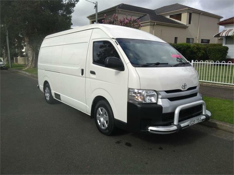 Refrigerated Toyota Hiace SLWB 2015 Manual transmission, Turbo Diesel!!