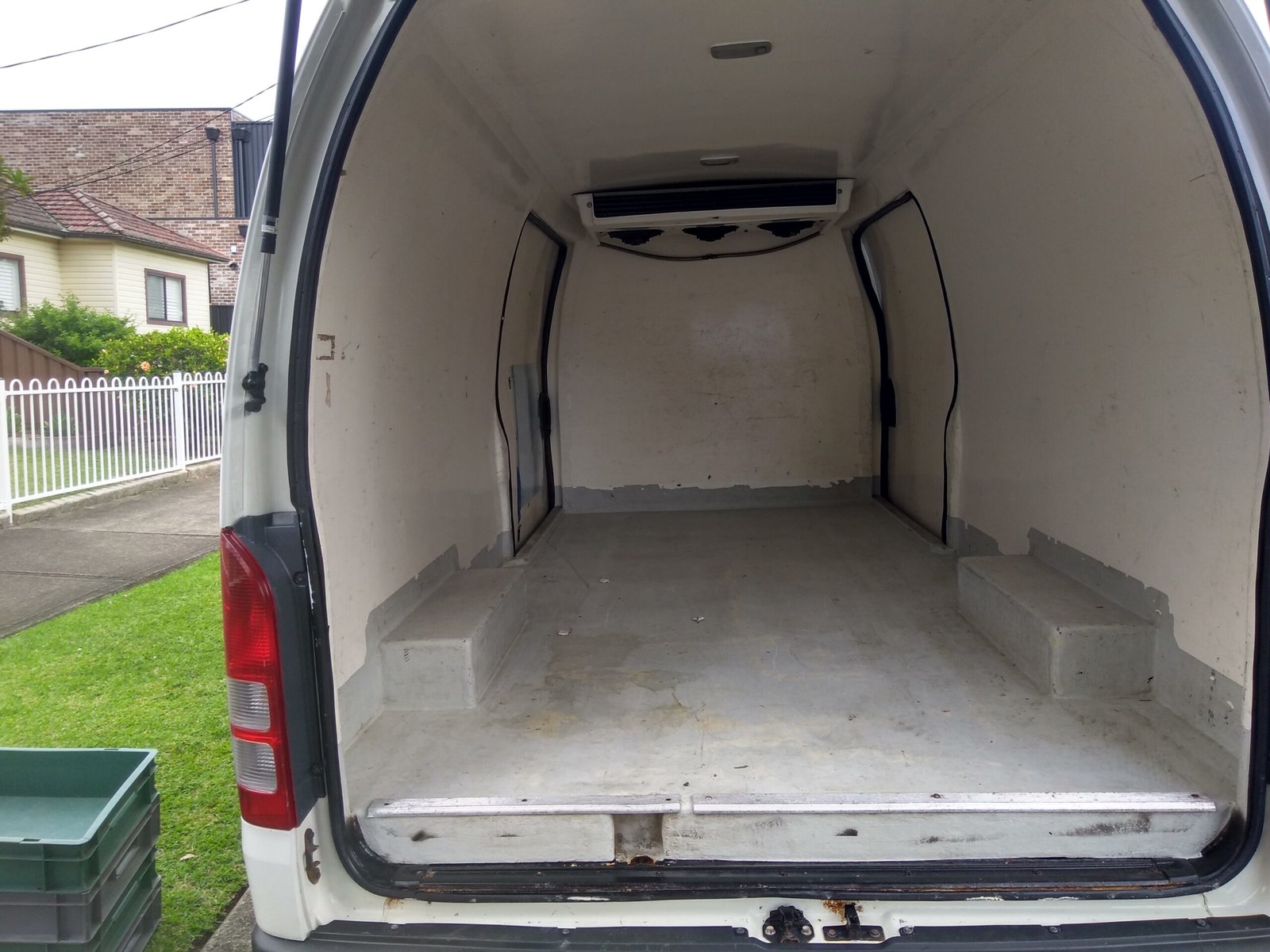 Refrigerated Toyota Hiace SLWB 2015 Manual transmission, Turbo Diesel, A/C, P/S, 211,774 Kms!